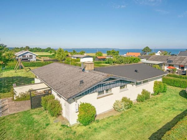 På billedet ses objektet Holiday Home Evald - 200m from the sea by Interhome beliggende i byen Bro.