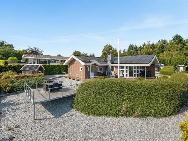 På billedet ses objektet Holiday Home Ebbeline - 150m from the sea by Interhome beliggende i byen Binderup Strand.