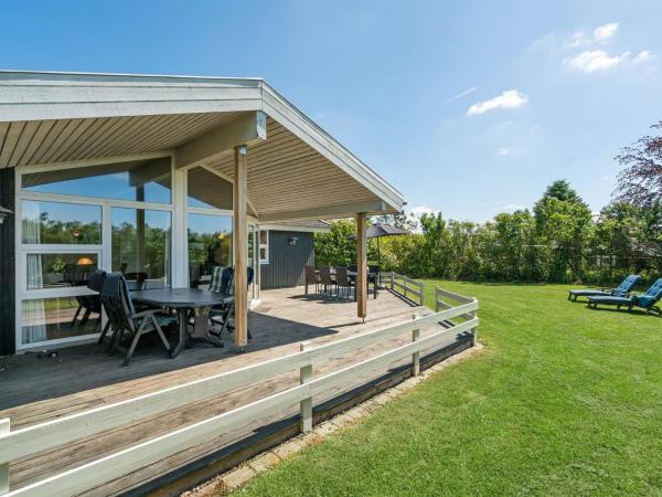 På billedet ses objektet Holiday Home Kajana - 400m from the sea by Interhome beliggende i byen Voldby.
