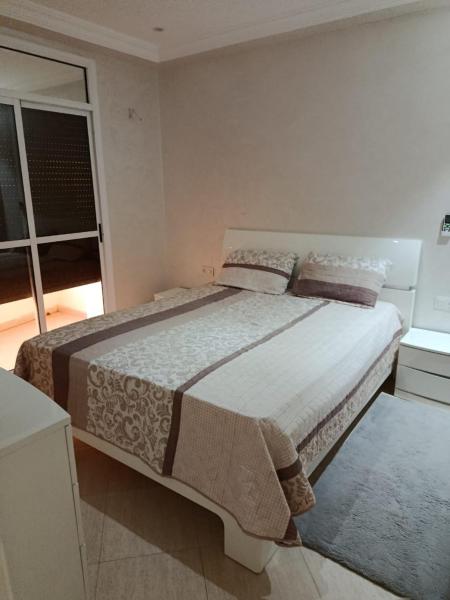 Na fotografii je vidět objekt Apartment hay Almatar, chari3 80 nacházející se ve městě Kariat Arkmane.