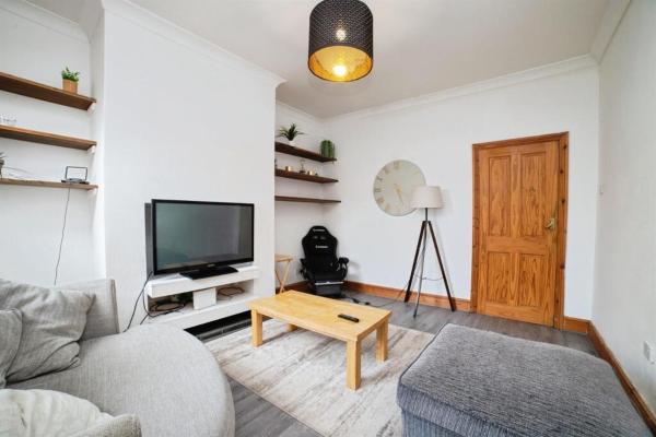 På billedet ses objektet Spacious 4BR Home, Garden, Smart TV, WiFi, Heanor beliggende i byen Codnor.