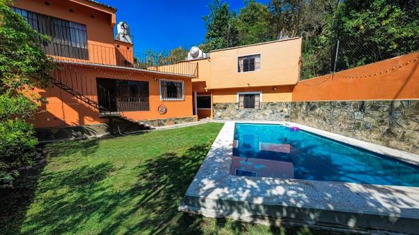 The photo shows the Casa YilZil located in the city of Miacatlán.