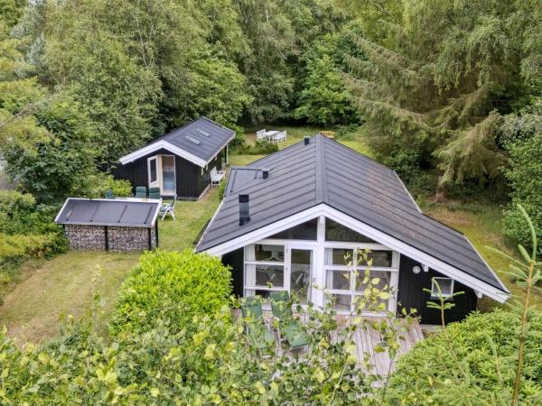 På bildet vises objektet Holiday Home Tekla - from the sea by Interhome som ligger i byen Rørvig.
