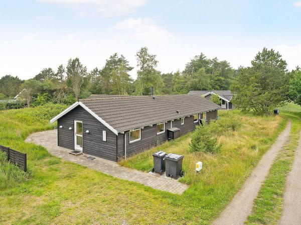 10 person holiday home in Ålbæk-By Traum