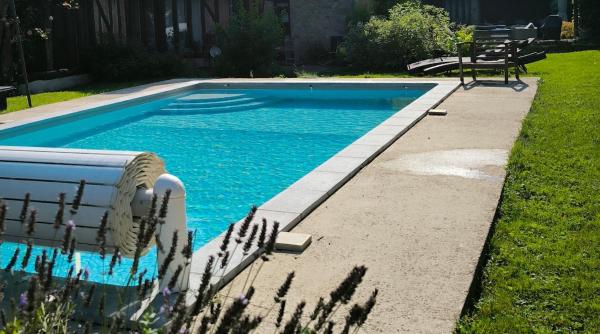 A la foto es mostra l'objecte Gite de charme avec piscine situat a la ciutat de Sermaises.