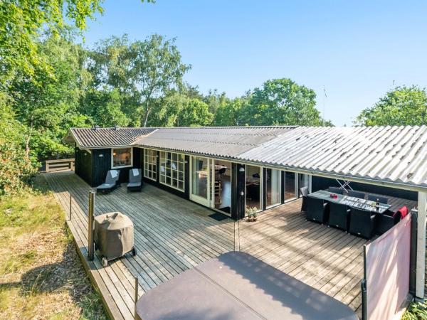 Na zdjęciu widoczny jest obiekt Holiday Home Epke - 250m from the sea by Interhome położony w mieście Børkop.