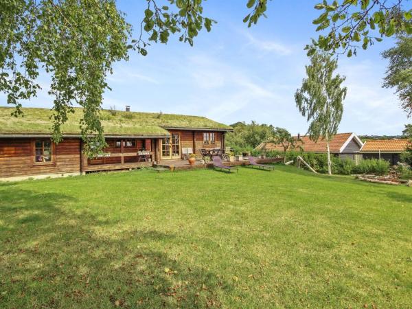 Na zdjęciu widoczny jest obiekt Holiday Home Kersta - 400m from the sea by Interhome położony w mieście Følle.