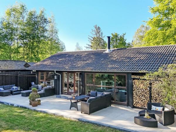 Na zdjęciu widoczny jest obiekt Holiday Home Gustine - 300m from the sea by Interhome położony w mieście Egå.