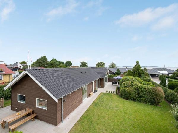 Na zdjęciu widoczny jest obiekt Holiday Home Regni - 300m to the inlet by Interhome położony w mieście Refshammer.