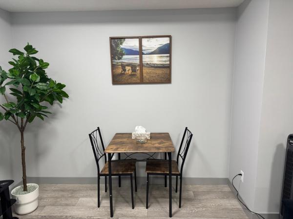 A la foto es mostra l'objecte Cozy Nest - 2 Bed Rooms Suite at Glacier Ridge situat a la ciutat de Calgary.