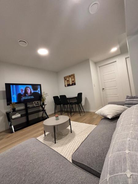 A la foto es mostra l'objecte Chezeey Home situat a la ciutat de Edmonton.