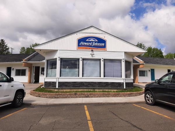 写真にはウッドストック市にあるHoward Johnson by Wyndham Woodstock NBが写っています。