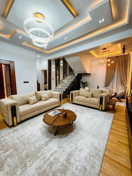 A la foto es mostra l'objecte Perinni homes situat a la ciutat de Sagisa.
