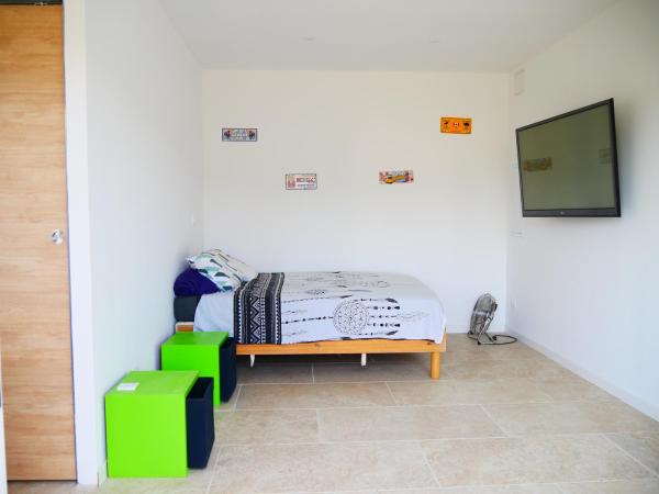 A la foto es mostra l'objecte Studio à la campagne situat a la ciutat de Aubignan.