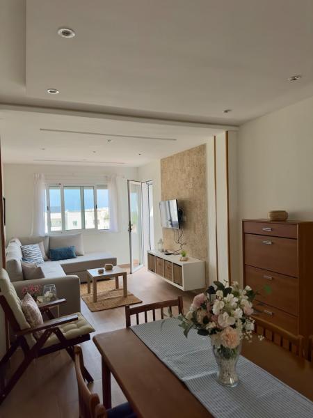 A la foto es mostra l'objecte Apartment near the beach with sea & mountain view situat a la ciutat de Haraka.