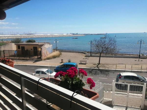 A la foto es mostra l'objecte CASA LUNGOMARE DEL SOLE situat a la ciutat de Manfredonia.