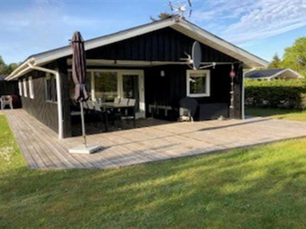 På billedet ses objektet Holiday Home Inan - 300m from the sea by Interhome beliggende i byen Hals.