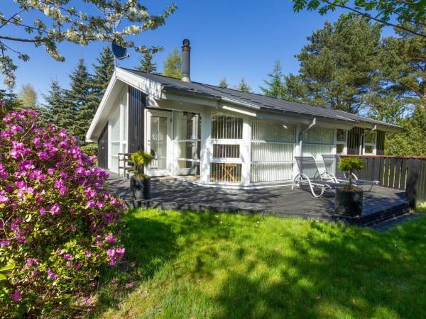 På billedet ses objektet Holiday Home Nafne - 500m from the sea by Interhome beliggende i byen Hals.