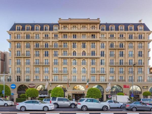 The photo shows the Cape Royale Apartments with Cape Finest located in the city of Cape Town.