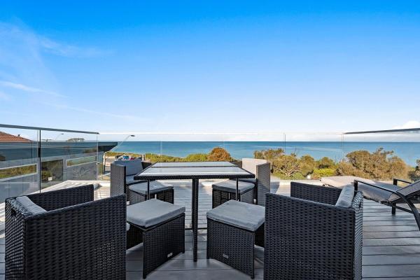 Nella foto è visibile l'oggetto Luxury Beach House With Bay Views, Rooftop & Lift situato nella città di Mordialloc.