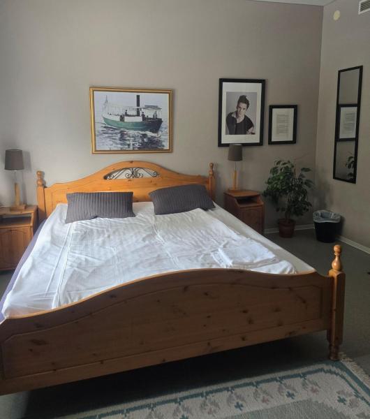 На фото показан объект Monicas B&B, расположенный в городе Gustavsfors.