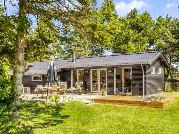 A la foto es mostra l'objecte Holiday Home Jenvold - 1-5km from the sea by Interhome situat a la ciutat de Blokhus.