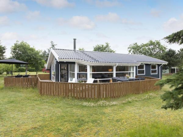 På billedet ses objektet Holiday Home Ingwin - from the sea by Interhome beliggende i byen Hals.