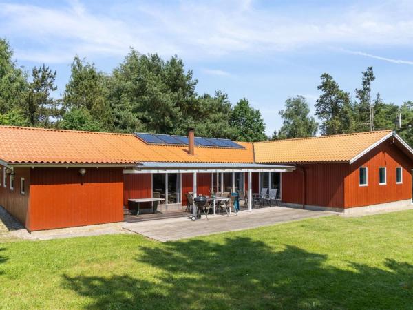 Na fotografii je vidět objekt Holiday Home Paulus - 375m from the sea by Interhome nacházející se ve městě Fårevejle.