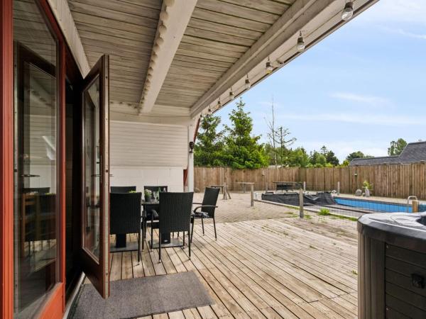 Na fotografii je vidět objekt Holiday Home Gunhilde - 6km from the sea by Interhome nacházející se ve městě Ørum.