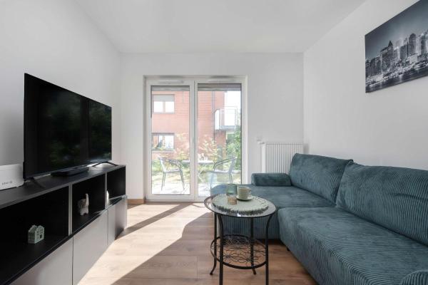 Elegant White Apartment With Terrace & Parking In Wrocław By Noclegi Renters - Polonia