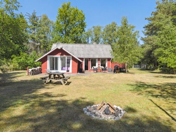 På billedet ses objektet Holiday Home Fernanda - 1-3km from the sea by Interhome beliggende i byen Hals.