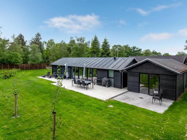 På billedet ses objektet Holiday Home Fay - 25m from the sea by Interhome beliggende i byen Hals.
