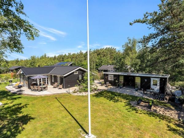 På billedet ses objektet Holiday Home Fido - 300m from the sea by Interhome beliggende i byen Hals.