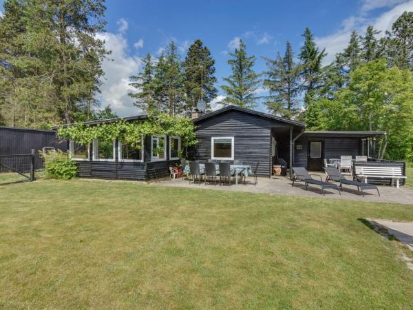 På billedet ses objektet Holiday Home Annamie - 650m from the sea by Interhome beliggende i byen Hals.