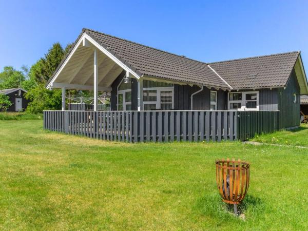 På billedet ses objektet Holiday Home Lyydia - 1km from the sea by Interhome beliggende i byen Hals.