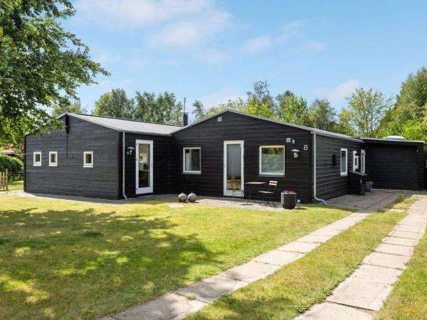 På billedet ses objektet Holiday Home Sigfred - 1-5km from the sea by Interhome beliggende i byen Hals.