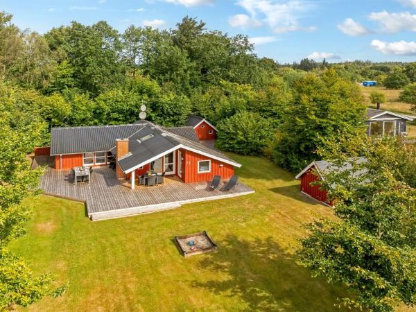 På billedet ses objektet Holiday Home Thurir - 4km from the sea by Interhome beliggende i byen Gøttrup.