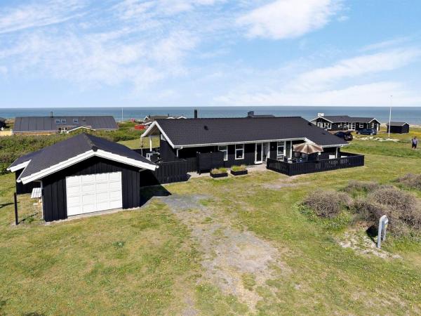 På billedet ses objektet Holiday Home Paul - 100m from the sea by Interhome beliggende i byen Hjørring.