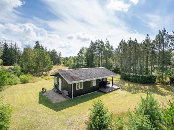Na fotografii je vidět objekt Holiday Home Gizelle - 1-5km from the sea by Interhome nacházející se ve městě Ålbæk.