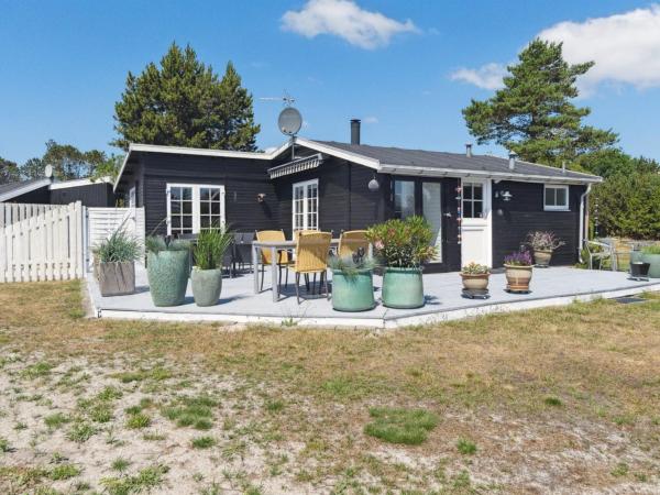 På billedet ses objektet Holiday Home Haidi - 300m from the sea by Interhome beliggende i byen Hals.