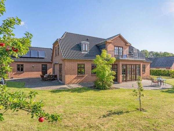 写真にはLøgstør市にあるHoliday Home Iarund - 500m to the inlet by Interhomeが写っています。