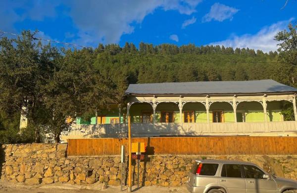 The photo shows the Nanago Guesthouse located in the city of Sgobuldi.