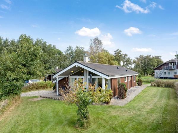 Na fotografii je vidět objekt Holiday Home Vincent - 25m from the sea by Interhome nacházející se ve městě Dannemare.