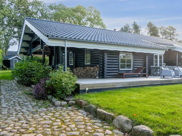 På billedet ses objektet Holiday Home Sighfrith - 1-4km from the sea by Interhome beliggende i byen Dronningmølle.