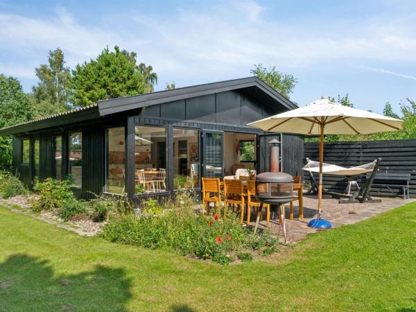 Kuvassa näkyy kohde Holiday Home Iolani - 1-3km from the sea by Interhome, joka sijaitsee kaupungissa Græsted.