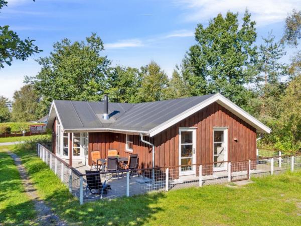 På billedet ses objektet Holiday Home Telse - 200m from the sea by Interhome beliggende i byen Grenå.