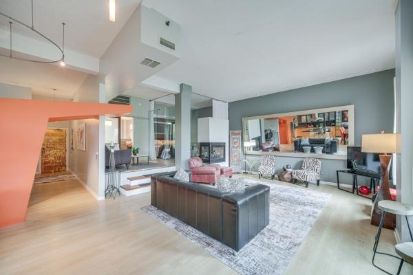 Dtwn Cleveland Loft-Style Condo: Walk to Stadiums!, Кливленд