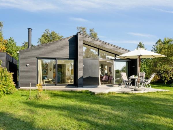 På billedet ses objektet Holiday Home Annlisa - 750m from the sea by Interhome beliggende i byen Dronningmølle.