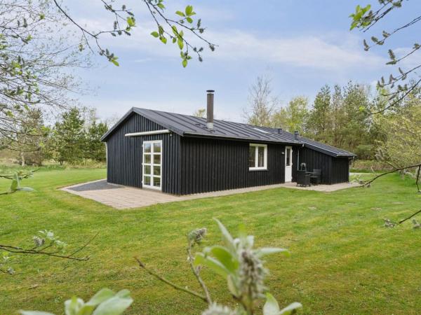 La photo montre l'objet Holiday Home Merrit - 350m from the sea by Interhome situé dans la ville de Bindslev.