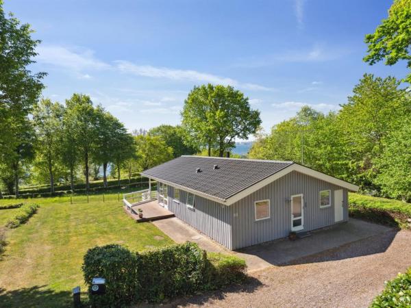 Na zdjęciu widoczny jest obiekt Holiday Home Conradine - 600m from the sea by Interhome położony w mieście Kollund Østerskov.